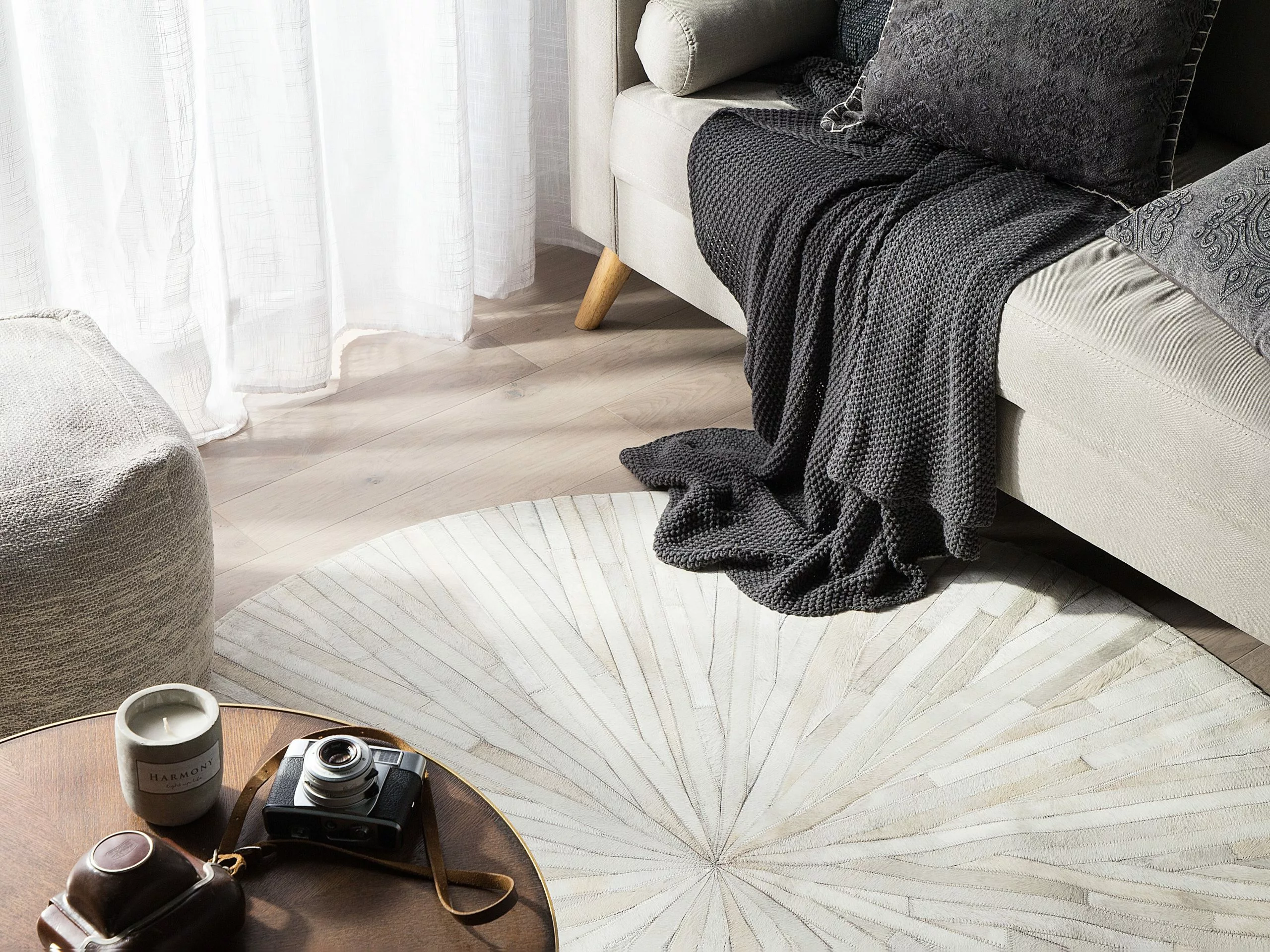 Beliani Matto Lehmännahka Valkoinen 140 Cm SIMAV 4 Beliani Matto Lehmännahka Valkoinen 140 Cm SIMAV - Image 2