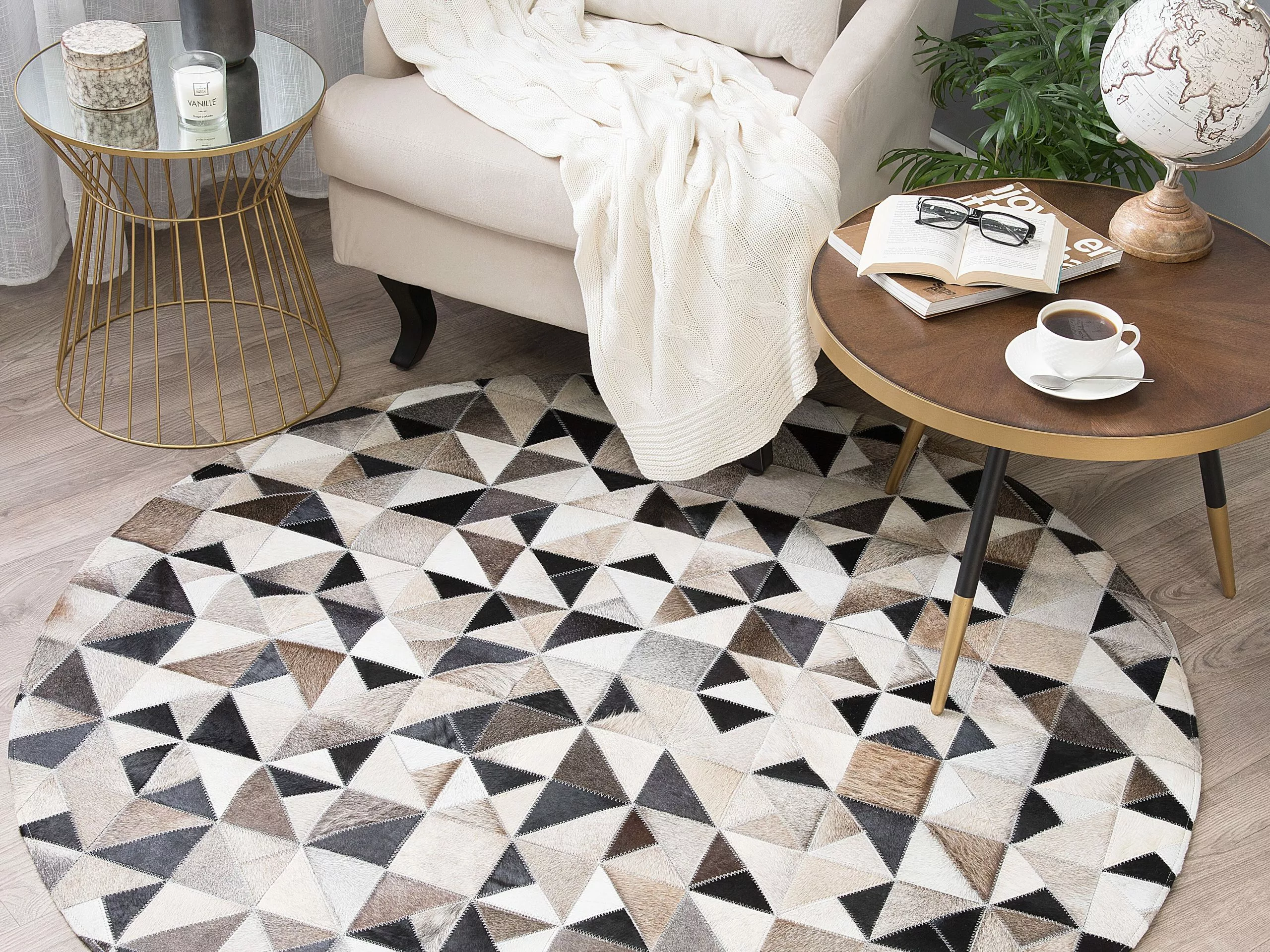 Beliani Matto Lehmännahka Harmaa/beige ⌀ 140 Cm KIRKLAR 4 Beliani Matto Lehmännahka Harmaa/beige ⌀ 140 Cm KIRKLAR - Image 2