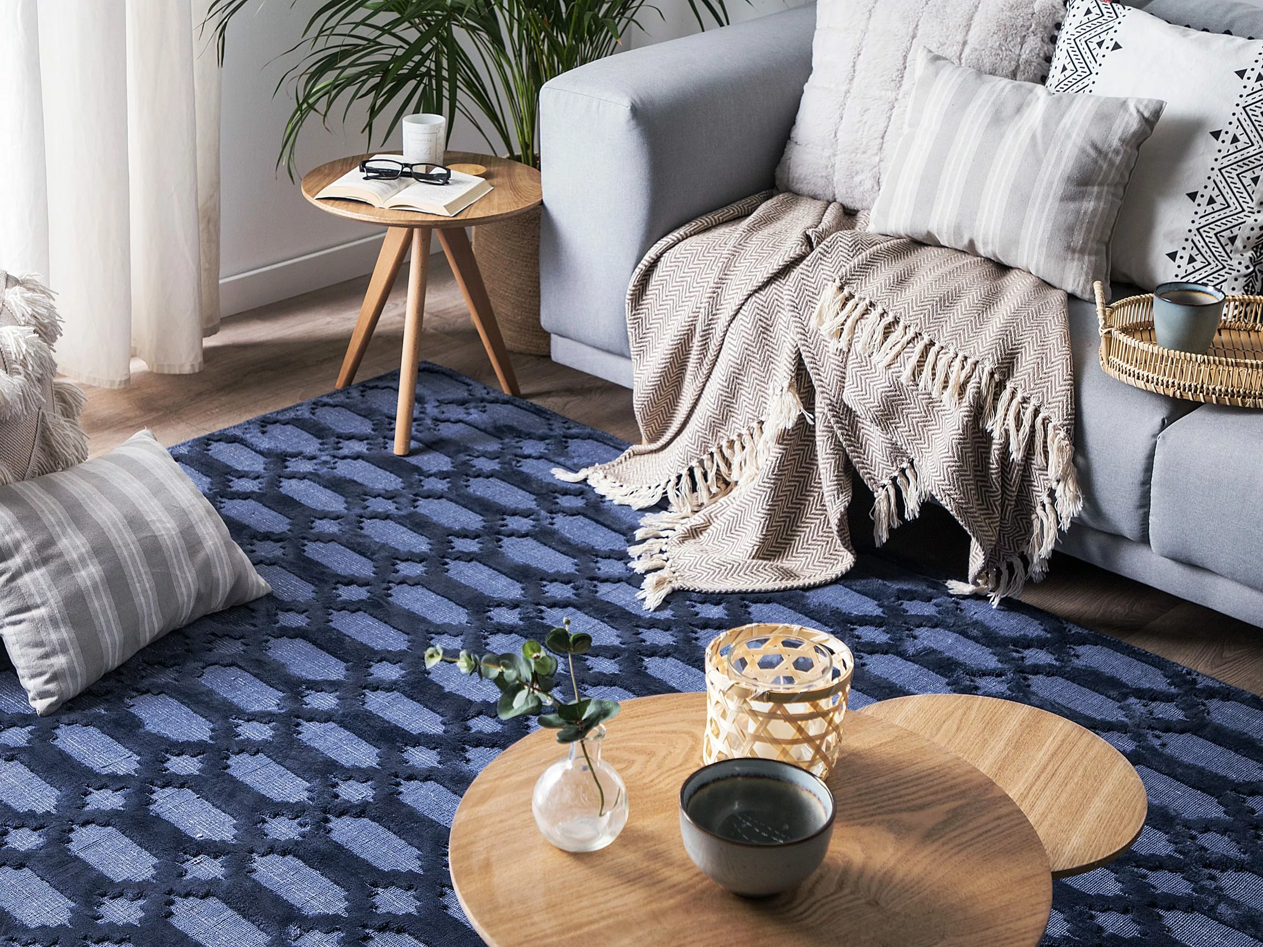 Beliani Matto Viskoosi Laivastonsininen CIZRE Useita Kokoja 4 Beliani Matto Viskoosi Laivastonsininen CIZRE Useita Kokoja - Image 2