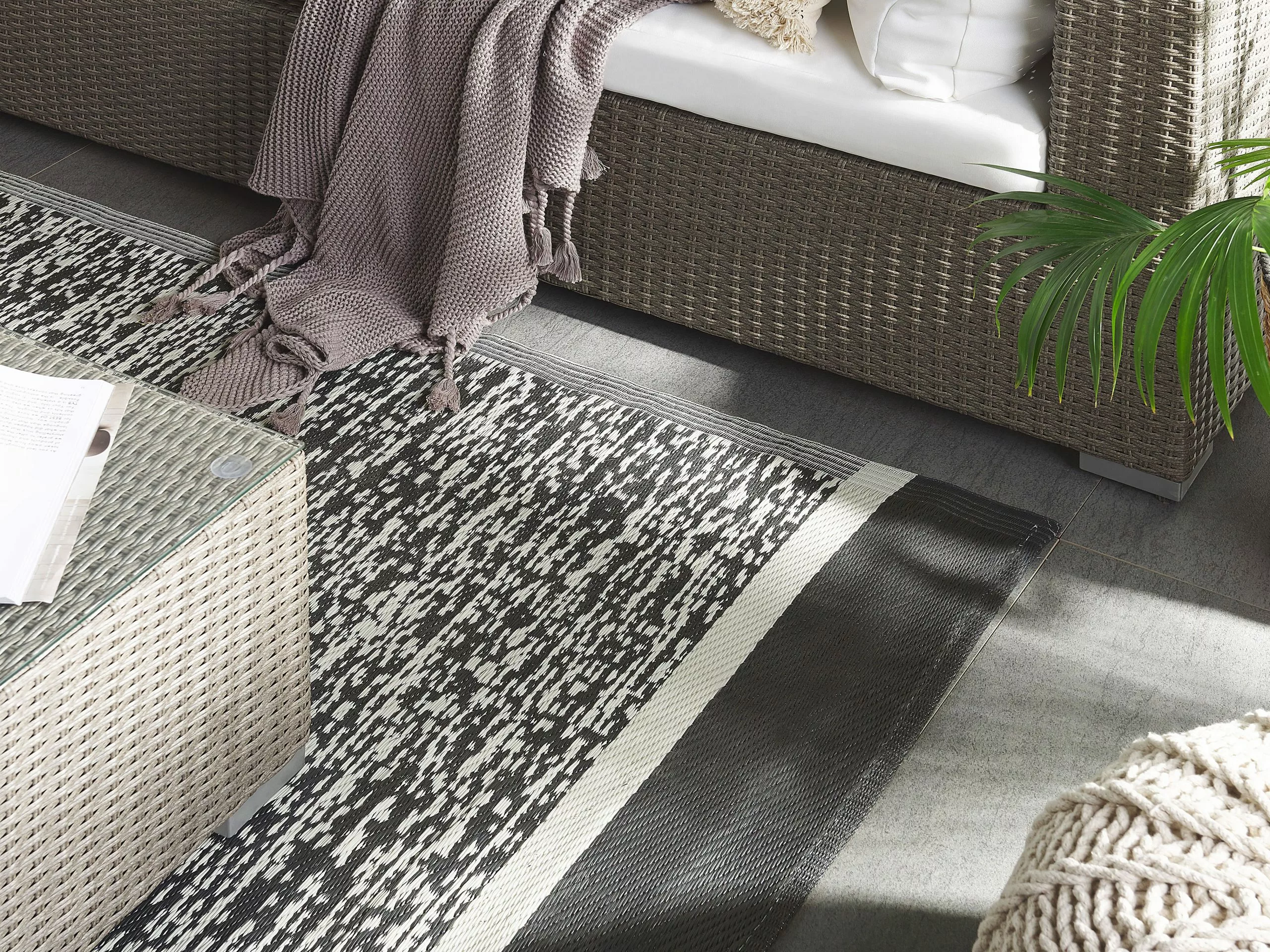 Beliani Ulkomatto Musta/valkoinen 120 X 180 Cm BALLARI - Image 2