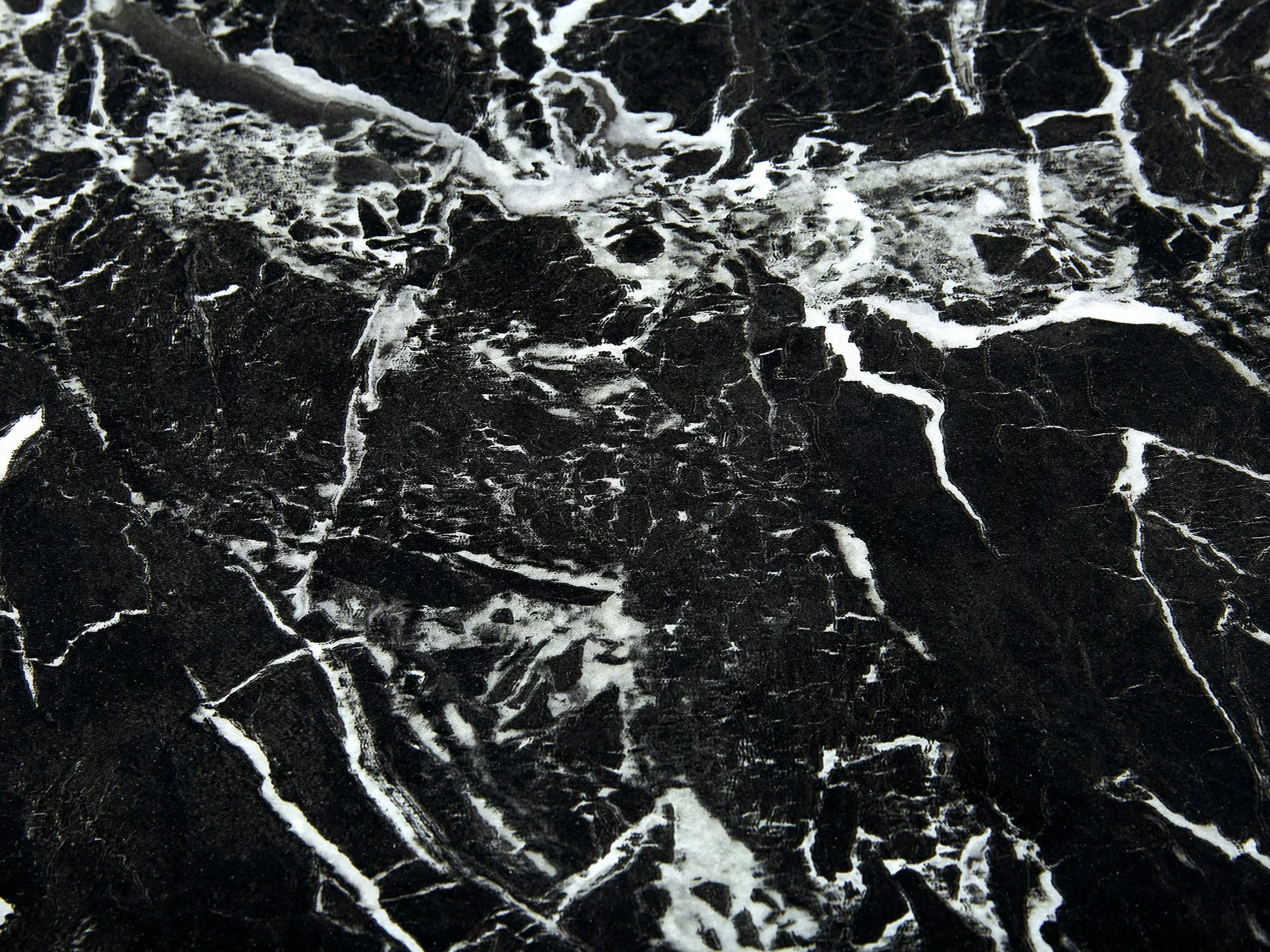 Beliani Ruokapöytä Marmorikuvio Musta/kulta 140 X 80 Cm KENTON 11 Beliani Ruokapöytä Marmorikuvio Musta/kulta 140 X 80 Cm KENTON - Image 9