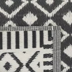 Beliani Ulkomatto Musta / Valkoinen 120 X 180 Cm SIROHI 13 Beliani Ulkomatto Musta / Valkoinen 120 X 180 Cm SIROHI -Ruokapöydät Myyntikauppa undef src sa picid 786132 type whitesh image scaled