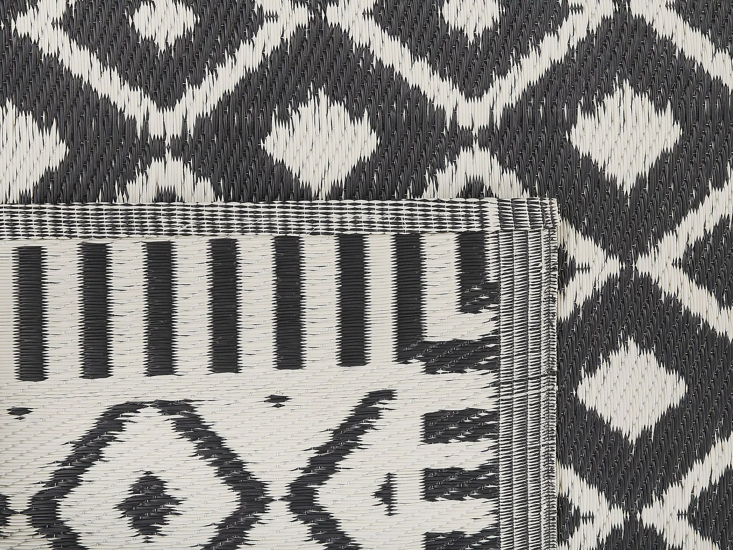 Beliani Ulkomatto Musta / Valkoinen 120 X 180 Cm SIROHI 7 Beliani Ulkomatto Musta / Valkoinen 120 X 180 Cm SIROHI - Image 5