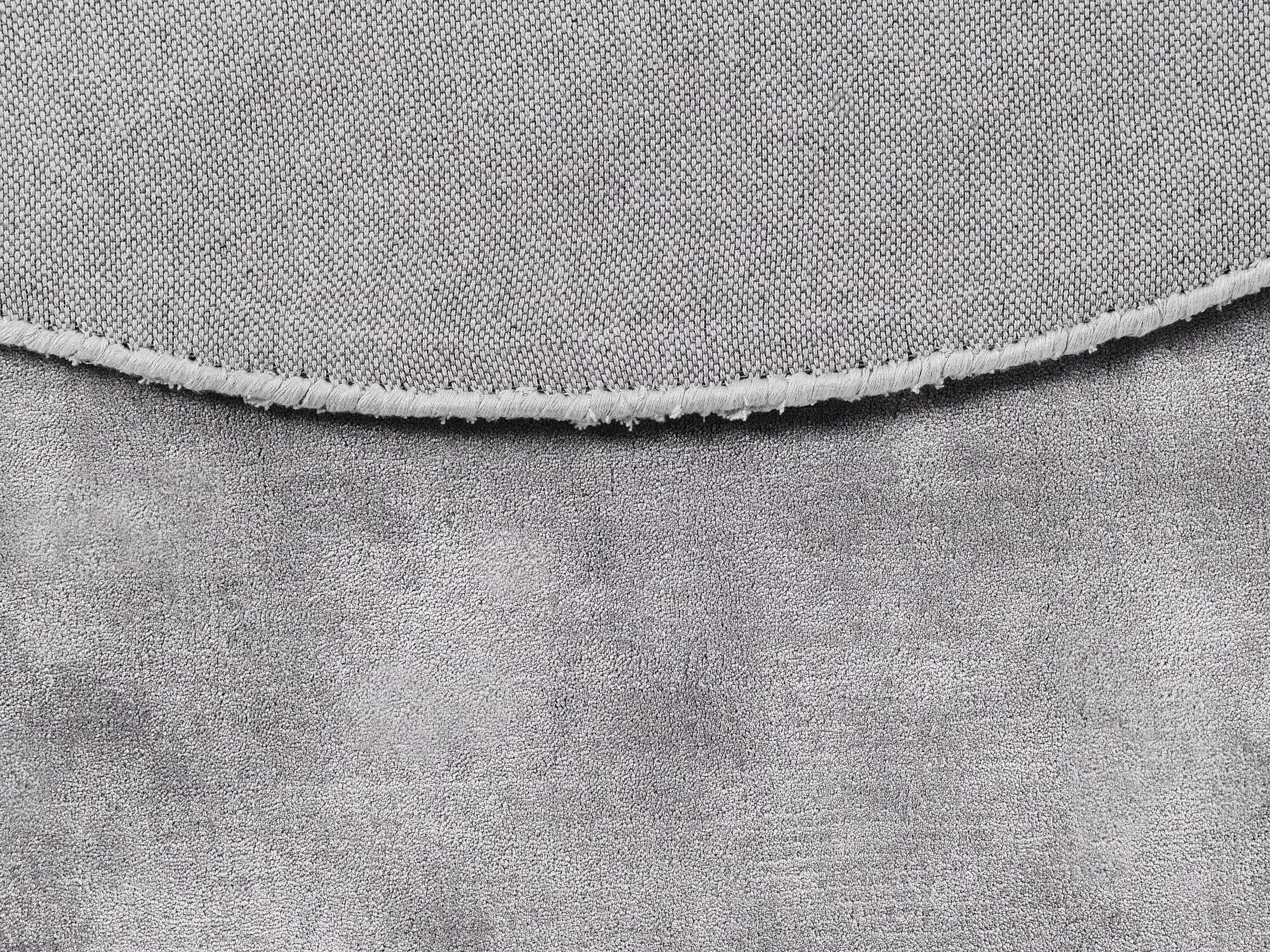 Beliani Pyöreä Matto Viskoosi Vaaleanharmaa ⌀ 140 Cm GESI II 6 Beliani Pyöreä Matto Viskoosi Vaaleanharmaa ⌀ 140 Cm GESI II - Image 4