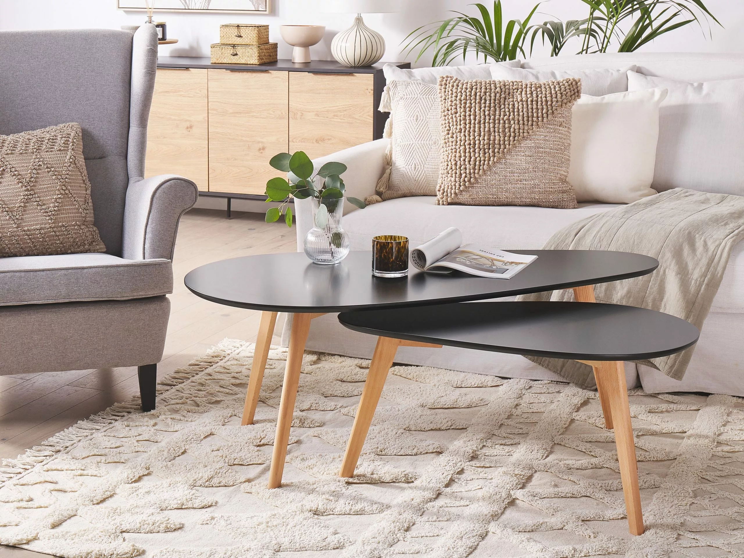 Beliani Sohvapöytäsetti Musta/vaalea Puu 2 Kpl FLY III 4 Beliani Sohvapöytäsetti Musta/vaalea Puu 2 Kpl FLY III - Image 2