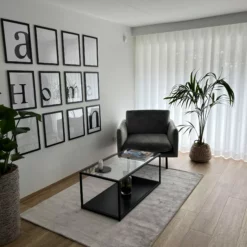 Beliani Sohvapöytä Lasitasolla Metalli Musta MEDORA -Ruokapöydät Myyntikauppa undef src sa picid 820527 type whitesh image scaled