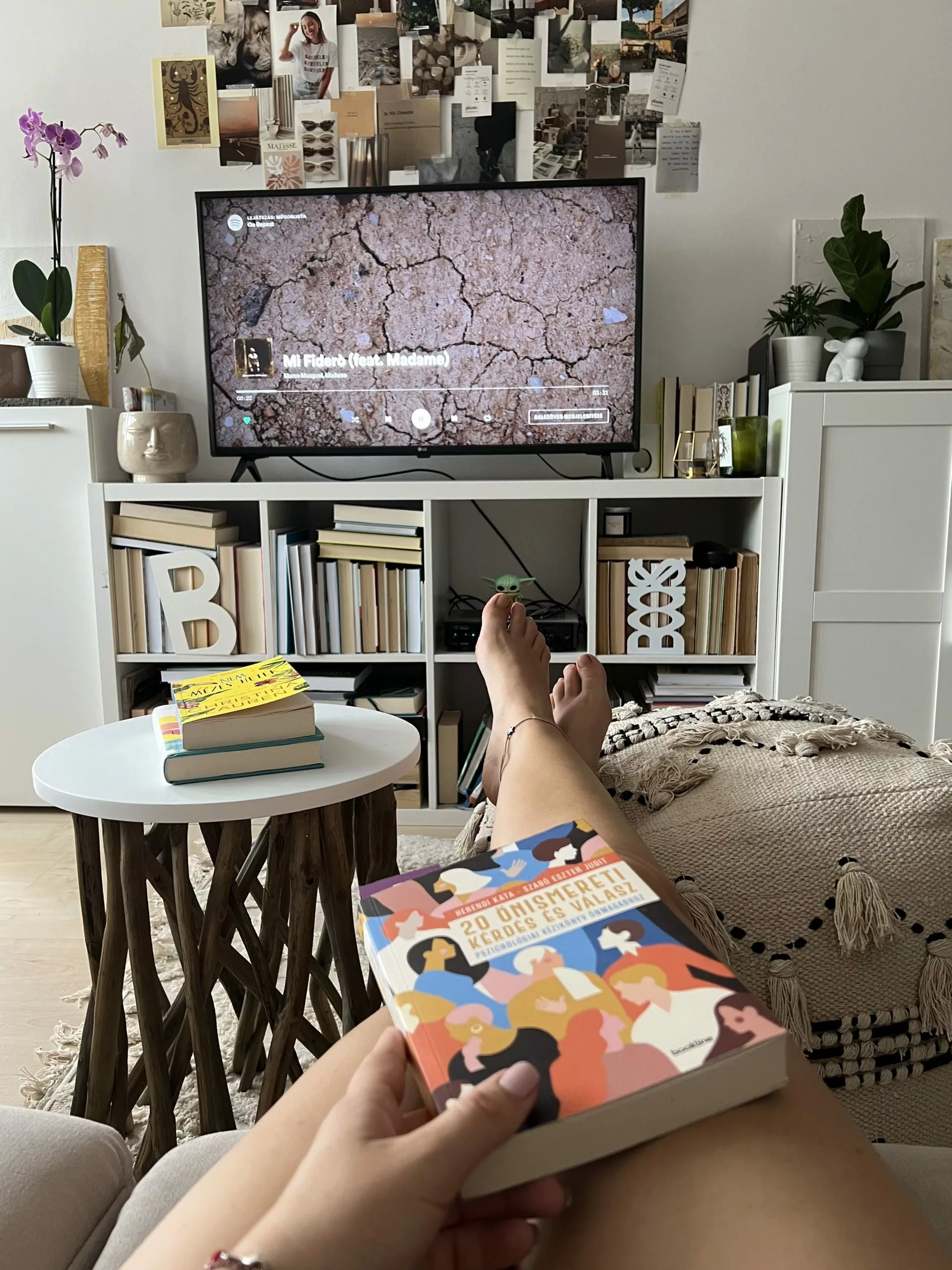 Beliani Sivupöytä Valkoinen/tumma Puu HOUMA - Image 5