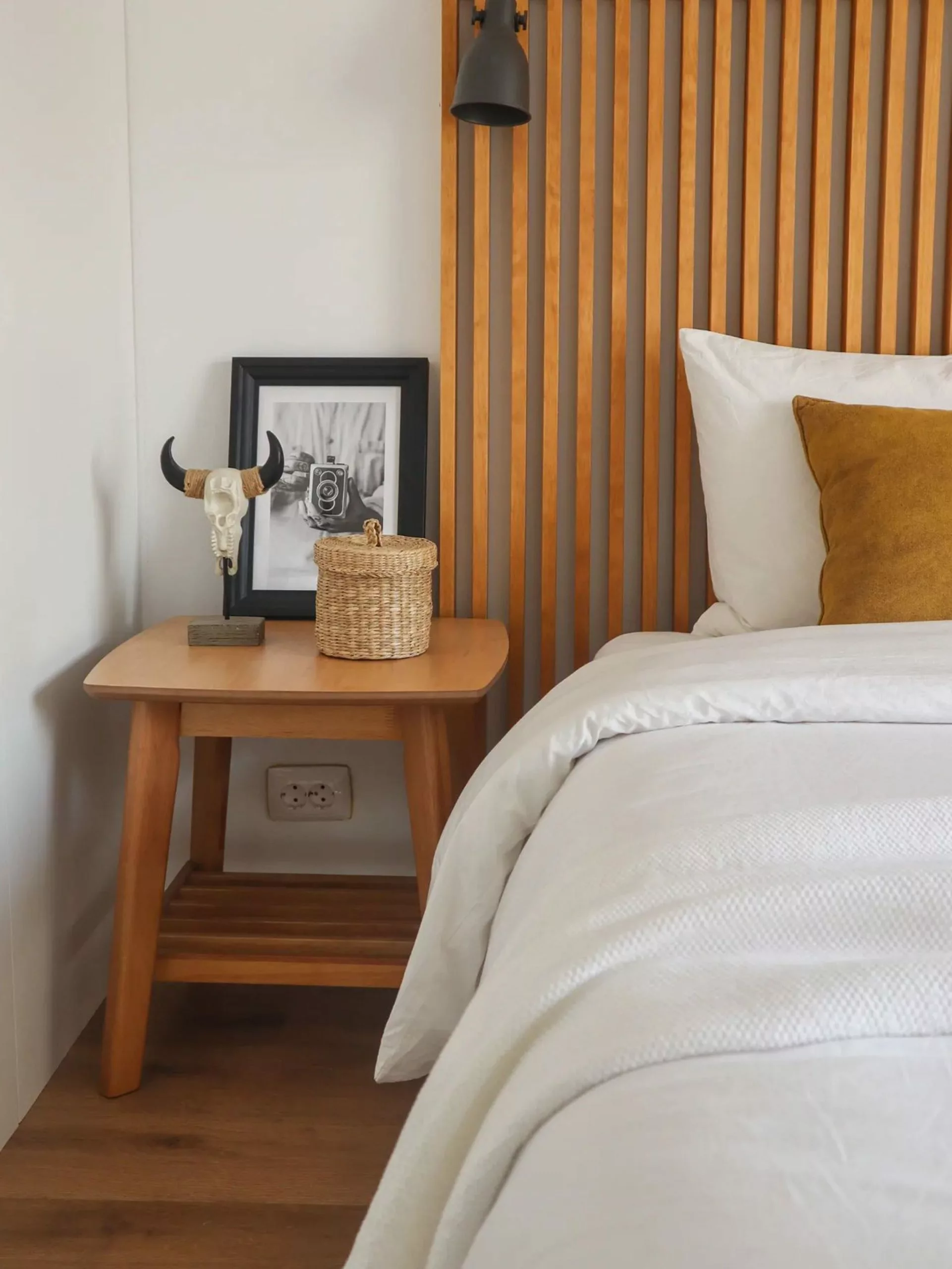 Beliani Sivupöytä Vaalea Puu TULARE - Image 5