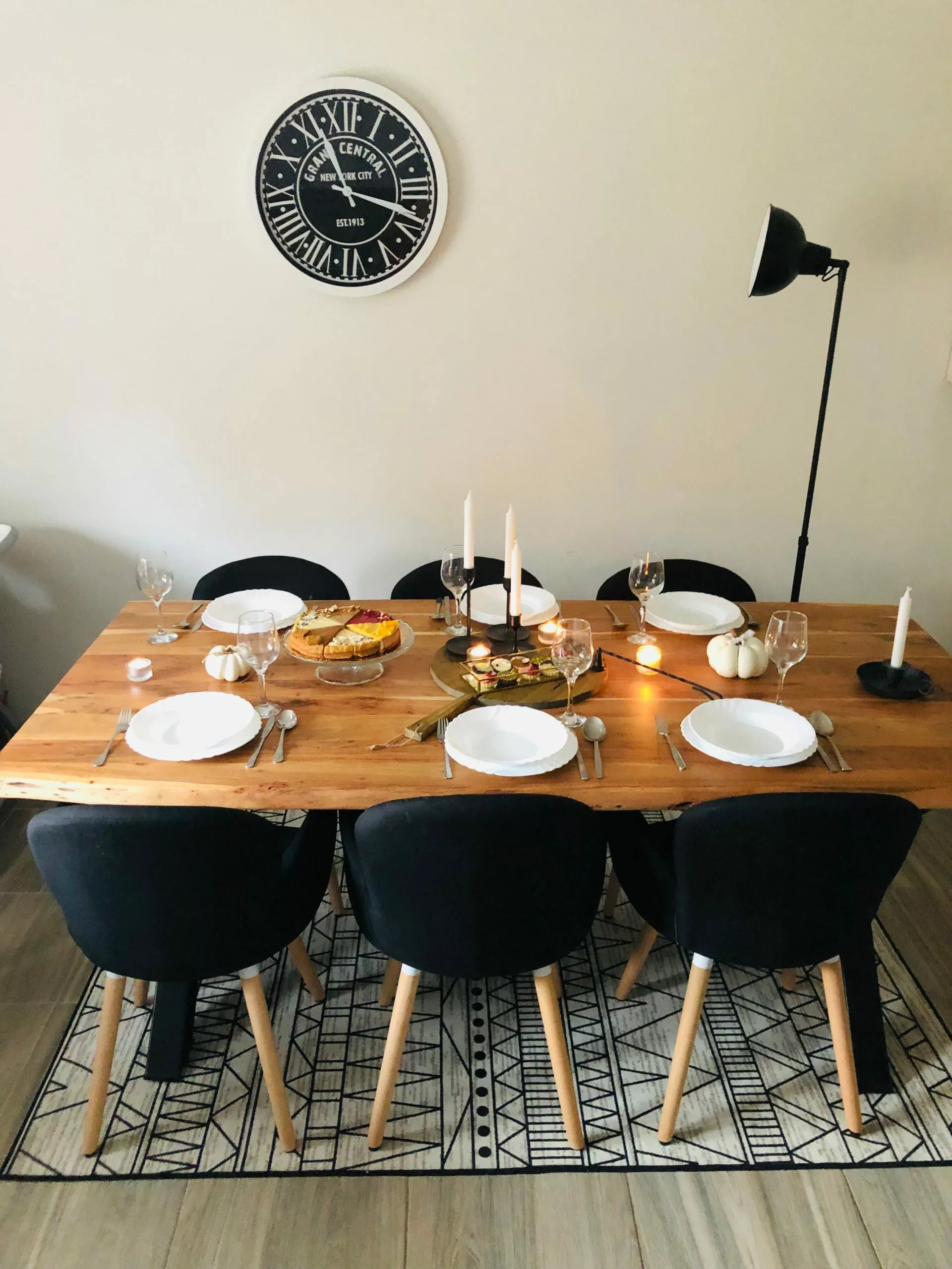 Beliani Ruokapöytä Akasiapuu Vaalea Puu/musta BROOKE Useita Kokoja 6 Beliani Ruokapöytä Akasiapuu Vaalea Puu/musta BROOKE Useita Kokoja - Image 4