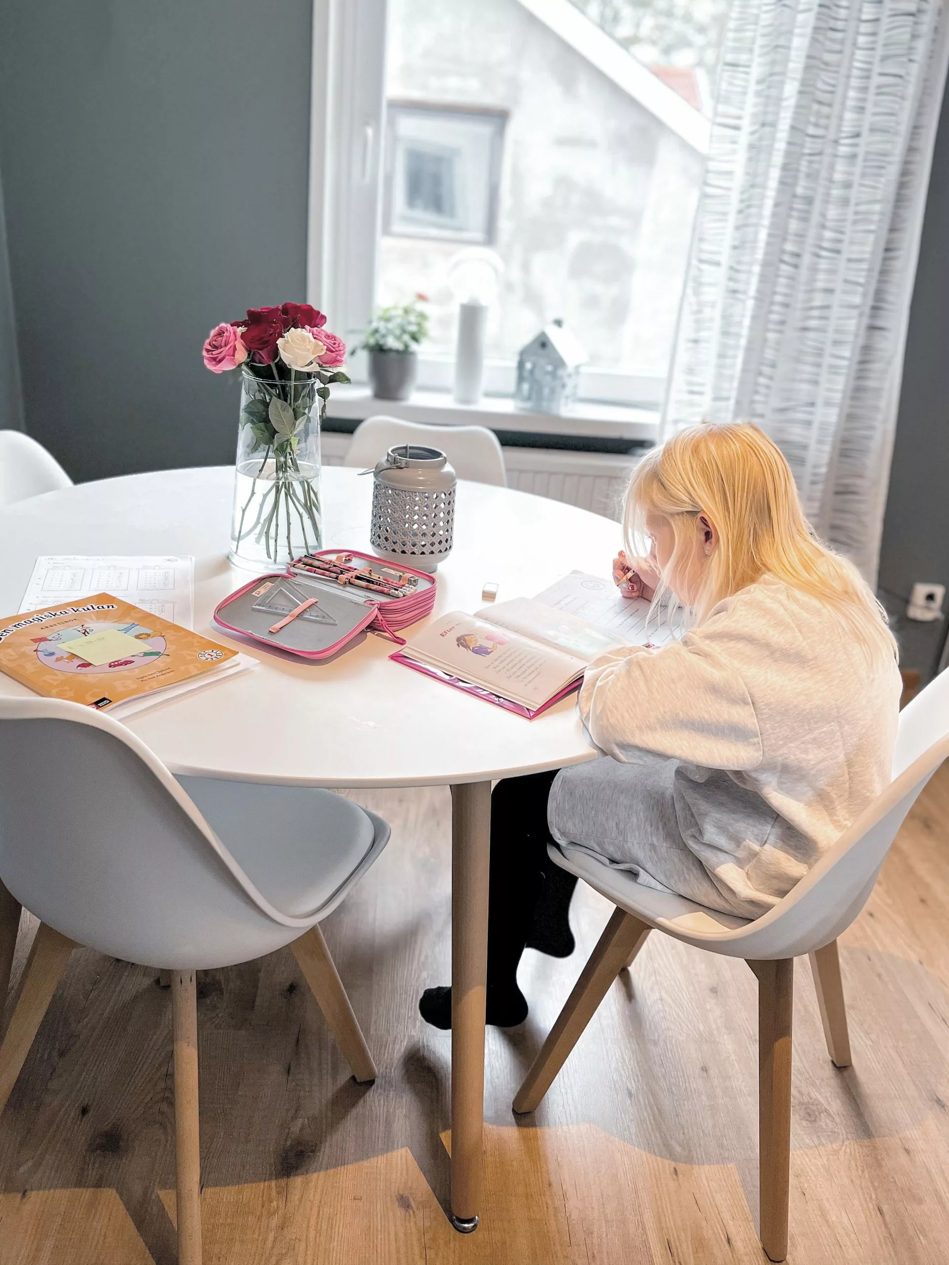 Beliani Ruokapöytä Valkoinen BOVIO Useita Kokoja 9 Beliani Ruokapöytä Valkoinen BOVIO Useita Kokoja - Image 7