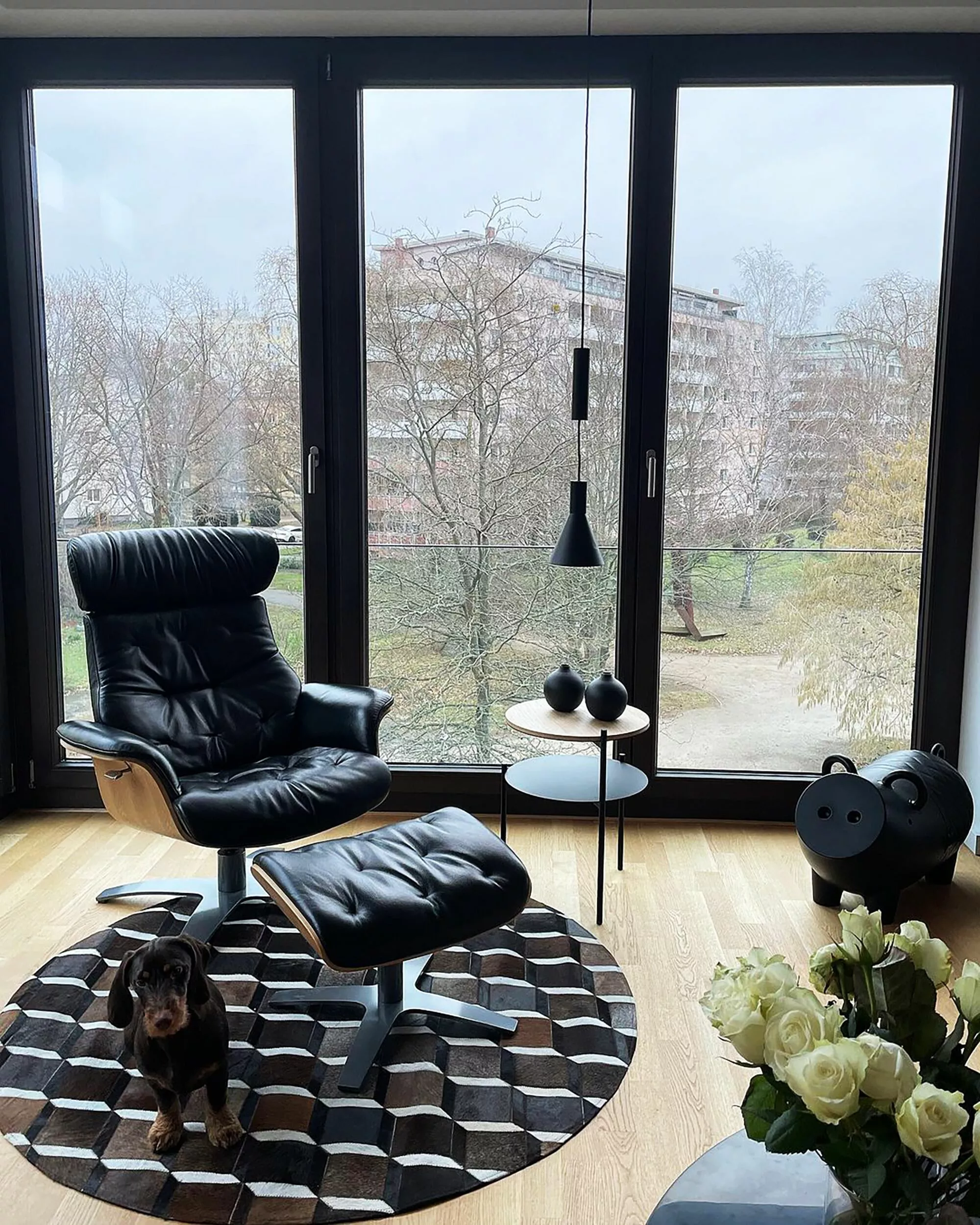 Beliani Matto Lehmännahka Ruskea ⌀ 140 Cm ALPKOY 5 Beliani Matto Lehmännahka Ruskea ⌀ 140 Cm ALPKOY - Image 3