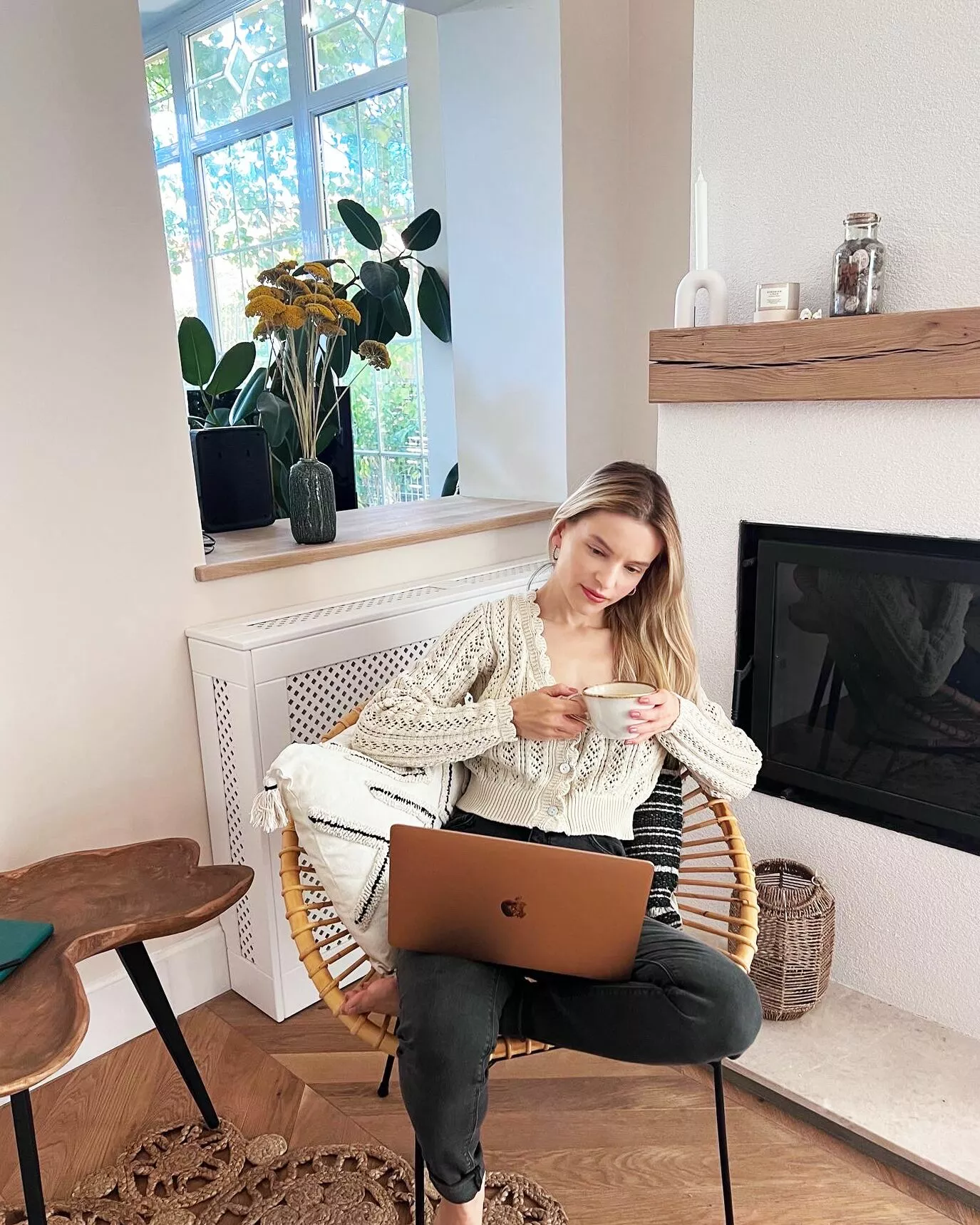 Beliani Sivupöytä Tiikki Vaalea Puu/musta ELSA 7 Beliani Sivupöytä Tiikki Vaalea Puu/musta ELSA - Image 5