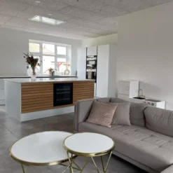 Beliani Sohvapöytä Lasitasolla Metalli Valkoinen/kulta MERIDIAN II -Ruokapöydät Myyntikauppa undef src sa picid 851699 type whitesh image scaled