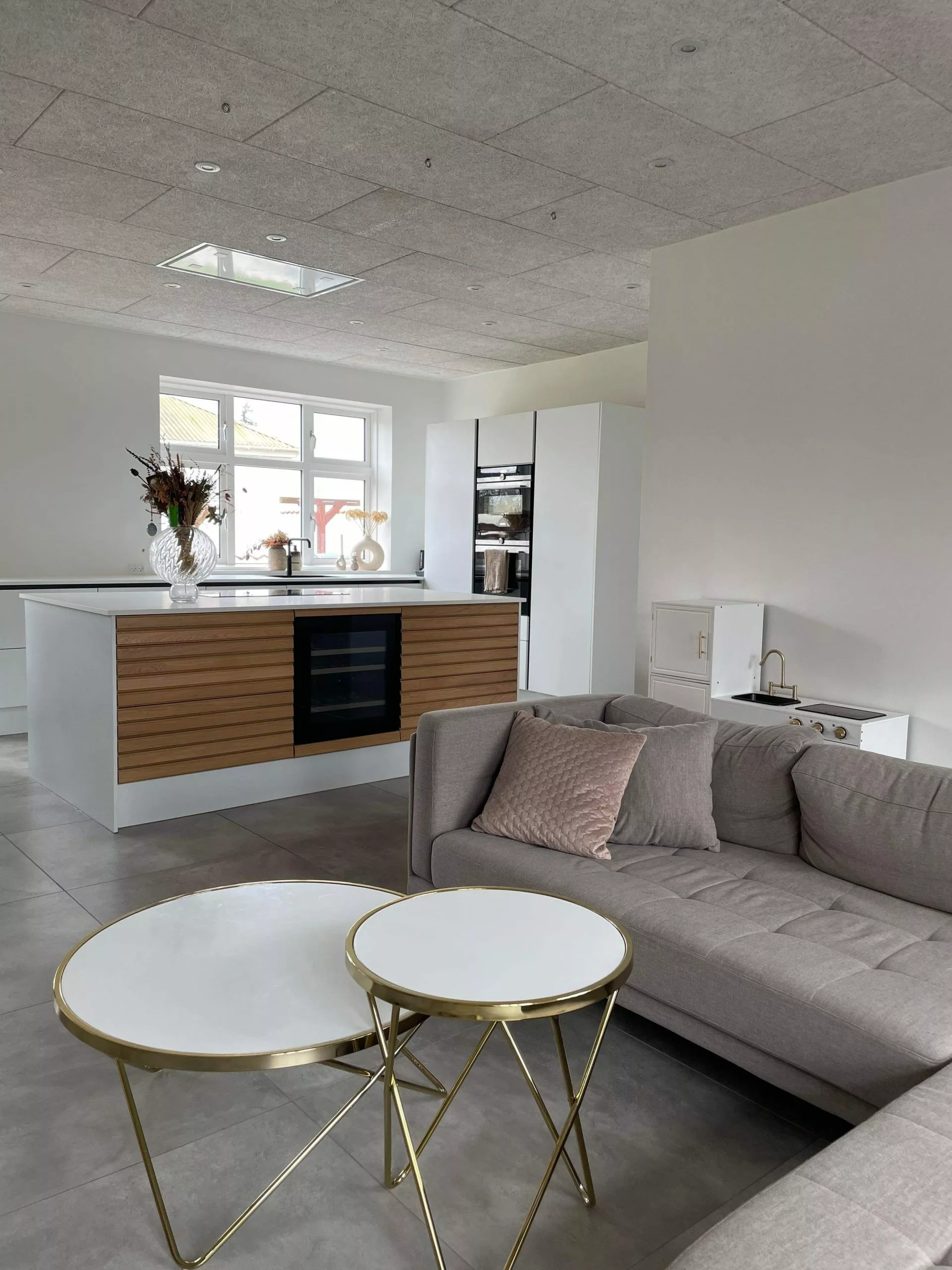 Beliani Sohvapöytä Lasitasolla Metalli Valkoinen/kulta MERIDIAN II - Image 3