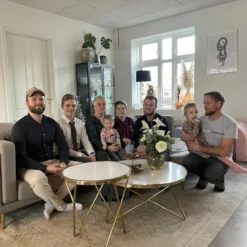 Beliani Sohvapöytä Lasitasolla Metalli Valkoinen/kulta MERIDIAN II -Ruokapöydät Myyntikauppa undef src sa picid 853785 type whitesh image scaled